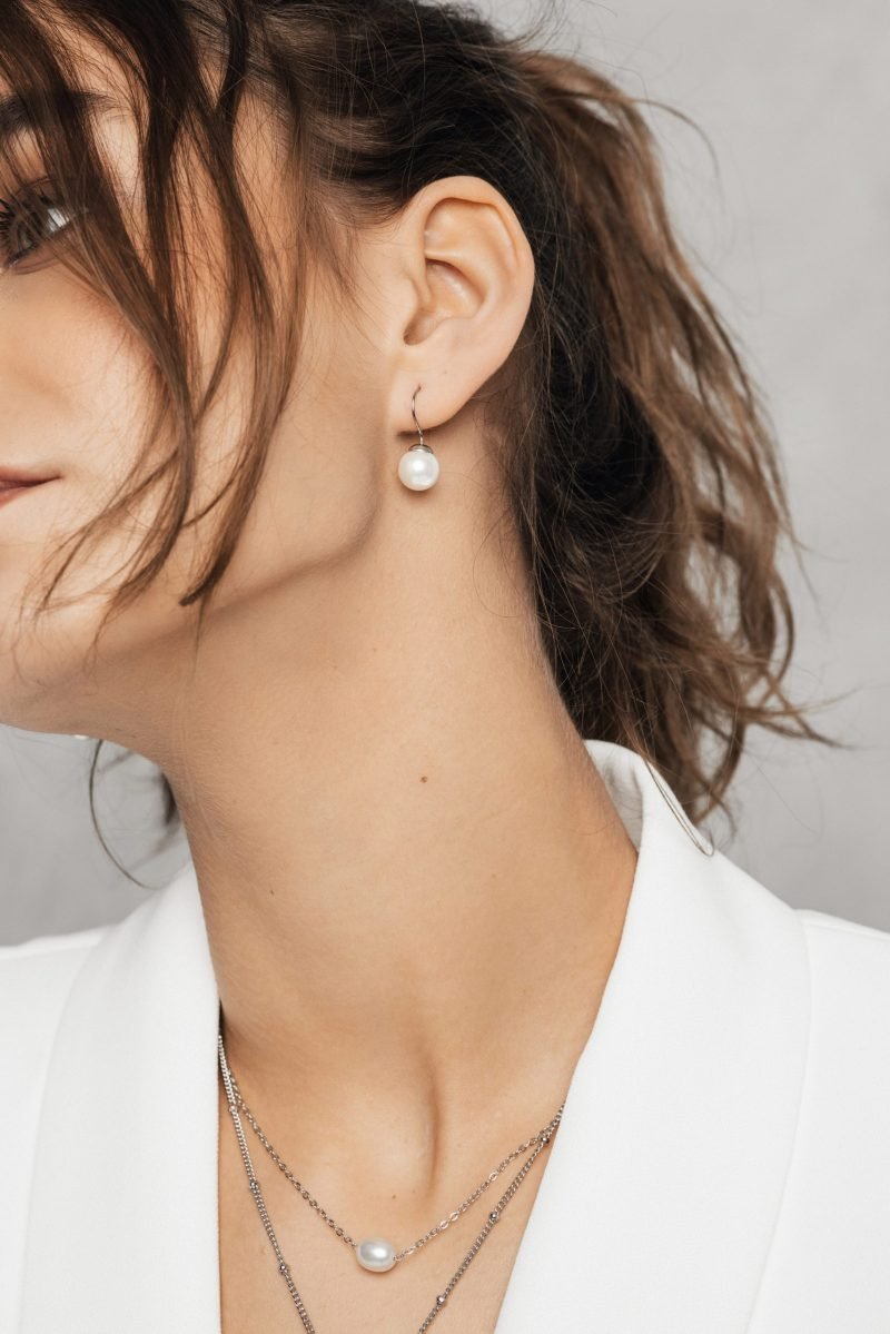 Daphne Pearl Silver Hook Earrings - Image 2